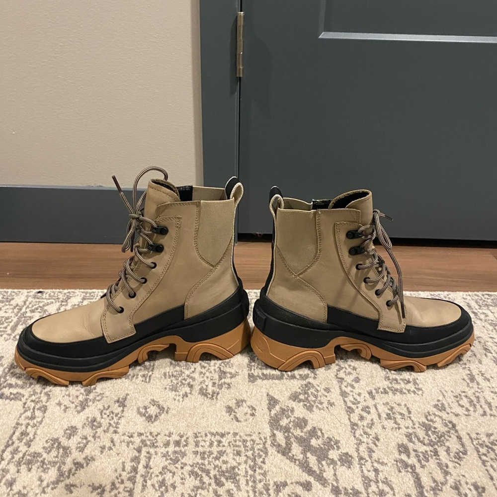 Sorel combat style boot